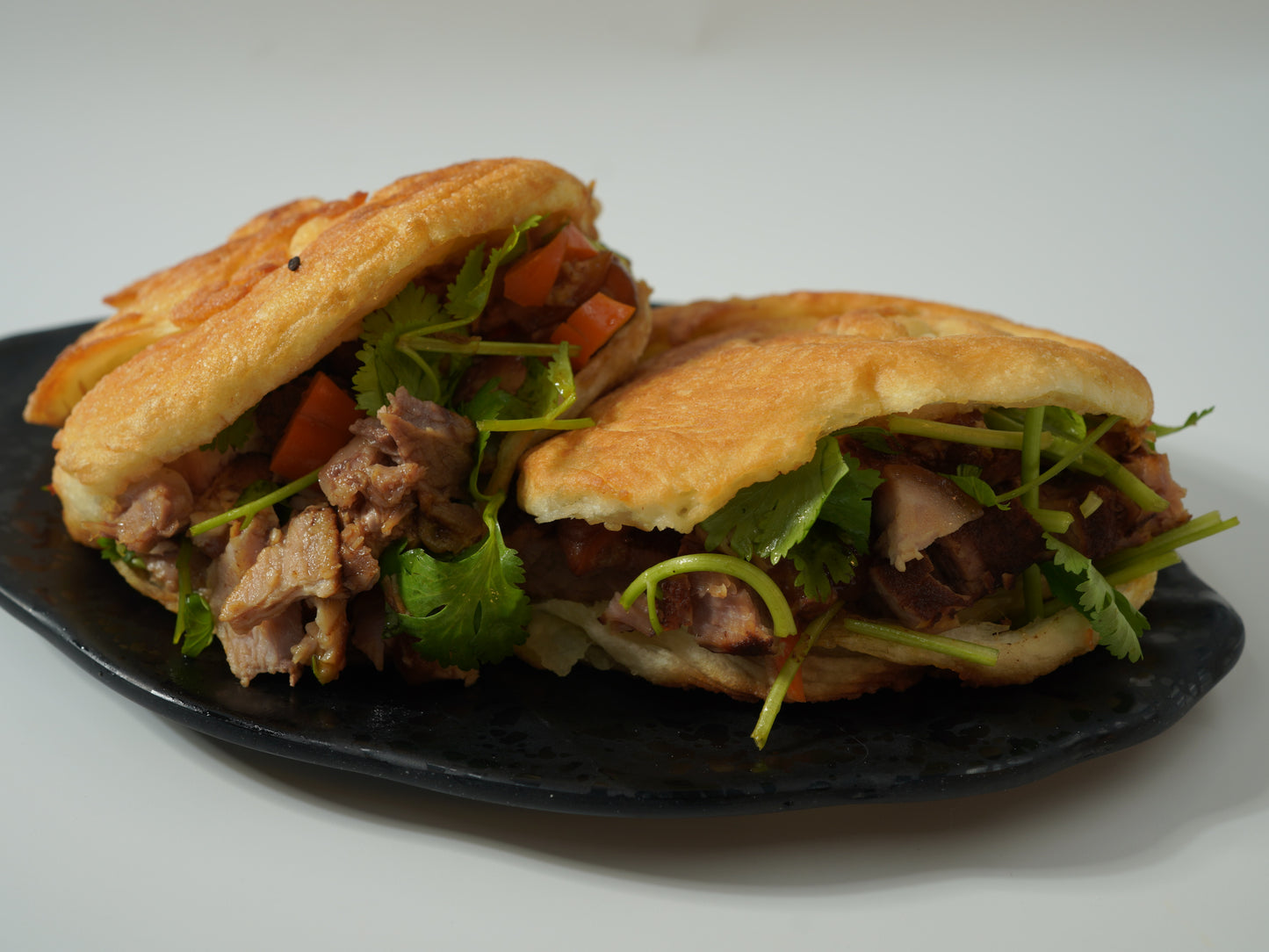 Pan con Chicharrón Estilo Oriental