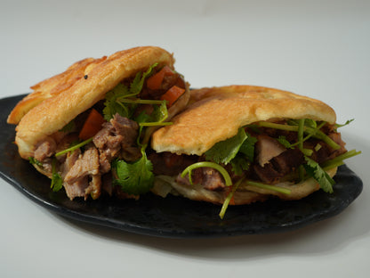 Pan con Chicharrón Estilo Oriental